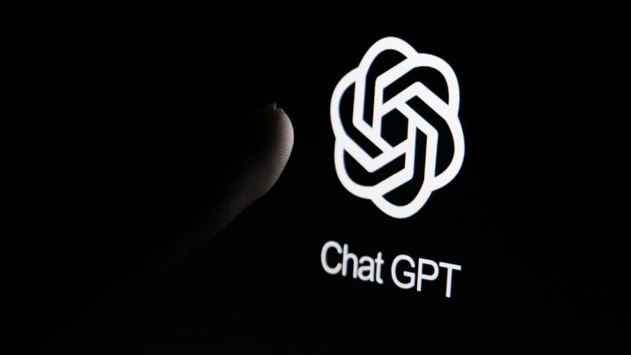 Image de couverture pour ChatGPT : OpenAI officialise la surveillance de vos conversations dans un billet de blog surréaliste